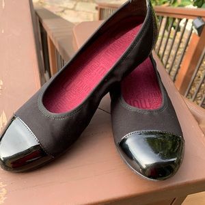 Munro Henlee Black 9.5 M